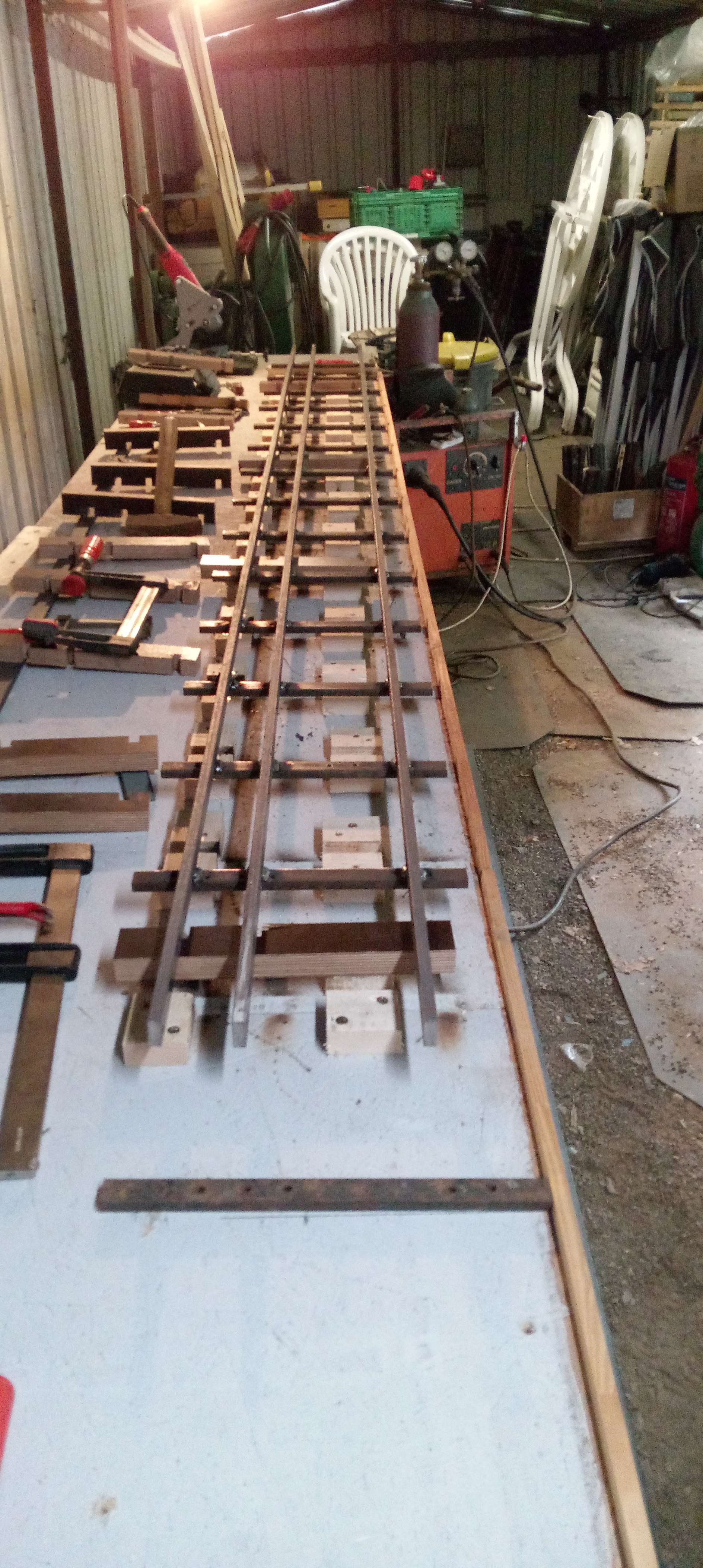 Gleise mit Schablonen